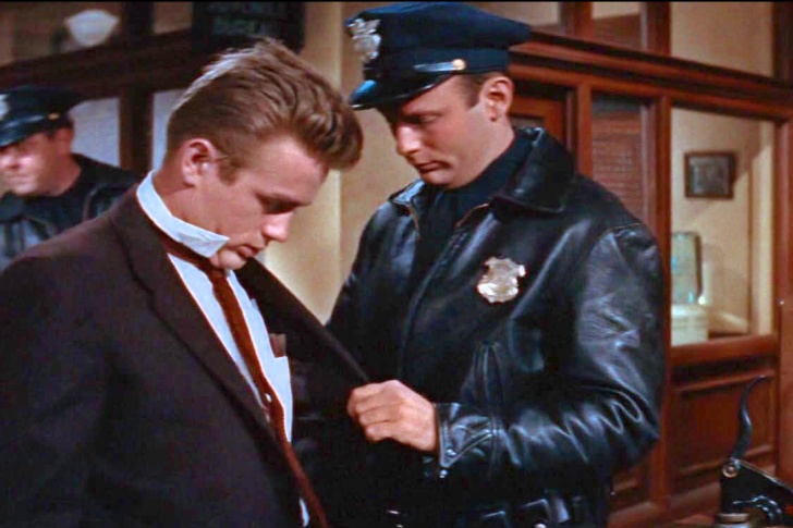 ΕΠΑΝΑΣΤΑΤΗΣ ΧΩΡΙΣ ΑΙΤΙΑ