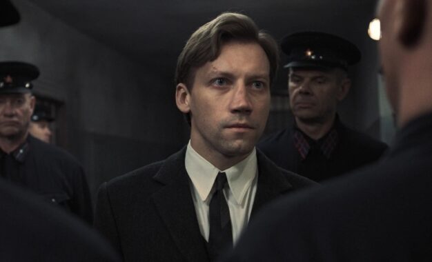 ΔΥΟ ΕΙΣΑΓΓΕΛΕΙΣ