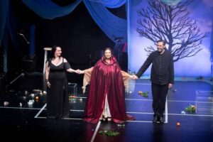 Η Ωραία Ελένη στην κοιλάδα των νεκρών ερώτων