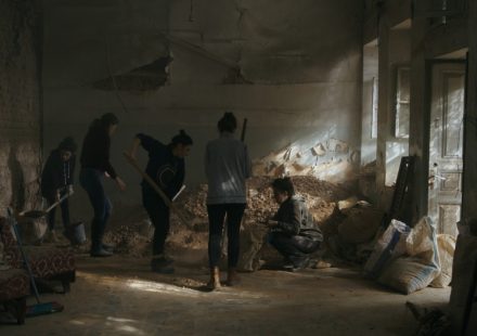 ΚΑΤΩ ΑΠΟ ΤΟΝ ΟΥΡΑΝΟ ΤΗΣ ΔΑΜΑΣΚΟΥ